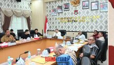 foto istimewa : Bupati Ir.H.Amirudin.SP.MP.MM bersama Wakil Bupati Banggai Drs H.Furqaniddin.MM saat mendengar pemaparan camat toili barat.