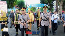 foto istimewa : Kapolda Sulteng Irjen Pol Nasri bersama Kapolres Banggai AKBP Wayan saat menuju tempat upacara HUT BANGGAI KE-66 