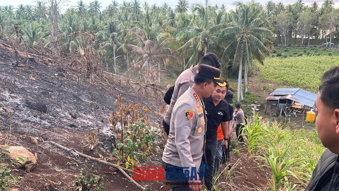 foto istimewa : Kapolresta Banggai Kombes Pol Hendri Yulianto.S.I.K.M.H dan Beberapa pJU ikut dalam pemadaman api