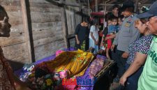 foto istimewa : Petugas lakukan pemeriksaan kepada Pria pencari ikan yang meninggal
