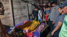 foto istimewa : Petugas lakukan pemeriksaan kepada Pria pencari ikan yang meninggal 