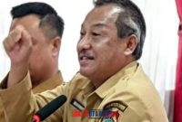 foto istimewa : Saat Asisten I Bidang Hukum dan pemerintahan Sekda banggai Mujiono Lasitata saat Perintahkan Keluar pada Camat pagimana