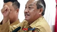 foto istimewa : Saat Asisten I Bidang Hukum dan pemerintahan Sekda banggai Mujiono Lasitata saat Perintahkan Keluar pada Camat pagimana