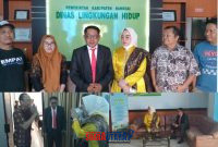foto istimewa : Kadis DLH banggai Andi Rustam bersama istri nya lakukan kunjungan perdana usai pelantikan sebagai Kadis 