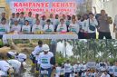 foto istimewa : Saat Camat Toili Barat Bambang Abdullah Bersama Perwakilan JOB Tomori dan Rektor Unismu Luwuk lakukan penanaman Bibit Mangrove