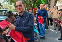 foto istimewa : Ketua di wakili Anggot Bawaslu banggai Zulkifli Sandagang bersama Bupati dan Unsur Forkopimda Bagikan Bendera Merah Putih sambit HUT Ke 81