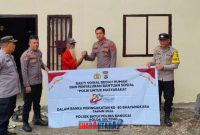 foto istimewa : Kapolsek batu serahkan bantuan 