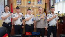foto istimewa : Kapolresta banggai Kombes Pol Hendri Yulanto.S.I.K.M.H, Didampingi Kasat Binmas AKP Dicky, Kasat Intelkam AKP Usman.SH Terima Kalapas KLS II Luwuk diruang kerjanya 