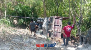 foto istimewa : kondisi truk Muatan sawit sedang dalam penarikan dari jurang