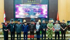 foto istimewa : Hadir pada Rapat Paripurna Kapolresta banggai Kombes Pol Hendri Yulianto.S.I.K.MH, berikan Dukungan perkuat lintas instansi terkait.