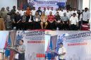 foto istimewa : Saat Kasi Humas Polresta Banggai AKP Saiman perwakilan Kapolresta menerima Buku dari Sekertaris PWI Sulteng 