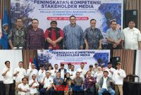 foto istimewa : Wasekjen) PWI Pusat, Suprapto Satro Atmojo, Ketua Pembina PWI Provinsi sulteng Mahmud Matangara dan Sekertaris Temu Sutrisno
Relation Section Head JOB Tomori, Andi Basuki
Departemen Analis, Formalitas dan Komunikasi SKK Migas Kalsul, Muh. Ary Pratomo
