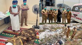 foto istimewa : Kadinsos banggai Haryadi Bola melakukan pengurusan jenazah tak Berkeluarga 