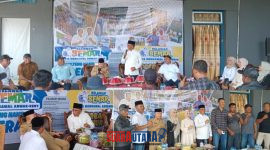 foto istimewa : Gubernur Sulteng Dr.H.Anwar Hafid didampingi  Bupati Ir.H Amirudin.SP,MP,MM sempatkan Temui Relawan Semar Toili Bersaudara.