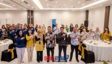 foto istimewa : Asisten Perekonomian dan Pembangunan Setda Kabupaten Banggai, Faisal Karim, S.Sos., M.Si bersama Kepala BPJS dan peserta 