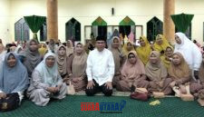 foto istimewa : Sekda banggai Moh Ramli Tomgko saat hadiri perayaan Maulid Nabi di kecamatan Nambo