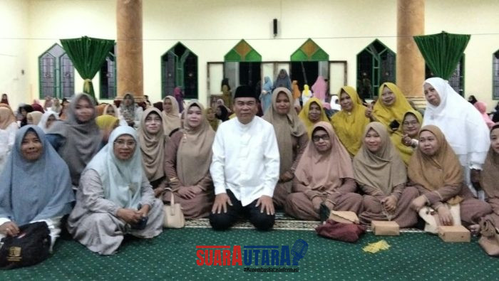 foto istimewa : Sekda banggai Moh Ramli Tomgko saat hadiri perayaan Maulid Nabi di kecamatan Nambo