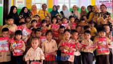 foto istimewa : Bunda PAUD Kabupaten Banggai, Dr. Ir. Hj. Syamsuarni Amirudin, SE., MM., melaksanakan agenda monitoring pelaksanaan Tahun Ajaran Baru di wilayah Kecamatan Batui, bersama para pemilik dan dewan guru