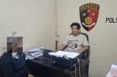 foto istimewa : anggota polsek pagimana saat lakukan pemeriksaan pada tersangka 