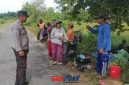 foto istimewa : anggota Bhabinkamtibmas Ingatkan Karhutla mari sama Sama kita jaga 