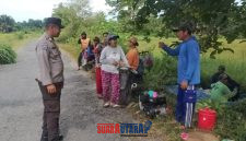 foto istimewa : anggota Bhabinkamtibmas Ingatkan Karhutla mari sama Sama kita jaga 