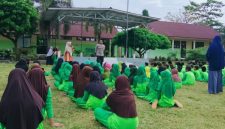 foto istimewa : Anggota polsek toili berikan bahaya bullying pada siswa MIS Muhammadiyah