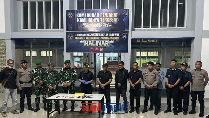 foto istimewa : Anggota Satnarkoba polresta banggai Bersama Lapas Kls II Luwuk Gelar Razia pada Warga Binaan