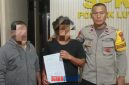 foto istimewa : Kedua pelaku bertengkar di damaikan oleh Anggota polsek luwuk