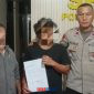foto istimewa : Kedua pelaku bertengkar di damaikan oleh Anggota polsek luwuk