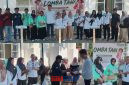 foto istimewa : Saat penyerahan hadiah oleh Kabid Holtikultura Choirul mambuhu berikan pada pemenang lomba