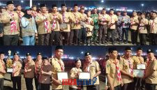 foto istimewa : Saat Sekda banggai Ramli Tongko di dampingi Ketua Kwarcab banggai Safrudin Hinelo.S.STP, M.Si, bersama jajaran unsur Forkopimda Serahkan pialah Bergilir 