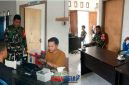 foto istimewa : Anggota Babinsa sedang lakukan foto warga