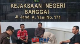 foto istimewa  : Wakili Kajari Banggai Kasi Intel Yadi Kurniawan.SH Dengarkan aduan warga  terhadap Kades Boyou