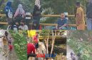 foto istimewa  : Saat para jajaran kelurahan soho turun di sungai Bersihkan sampah di sepanjang bantaran suara