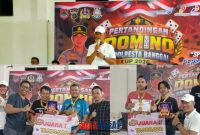 foto istimewa  : Kabag Ops Kompol Zulkifli Serahkan Medali dan Piagam serta uang tunai 15 juta ditambah Kasat Intelkam polresta baggai AKP Usman.SH menyerahkan pada Juara II Mangge Palu