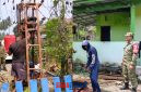foto istimewa  : Saat Petugas Sumur Bor Lakukan pengeboran dalam rangka membantu masyarakat atasi kekeringan di desa Kayoa 