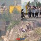 foto istimewa  : Tampak kedua Lurah Bersatu Bersihkan bentaran sungai Soho menghadapi  penilaian adipura 