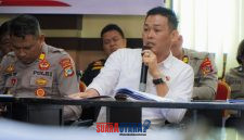 foto istimewa : Kasat Narkoba AKP Hasanuddin Hamid, S.H., M.H saat berikan penjelasan terkait penangkapan dua TKP