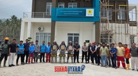 foto istimewa  : Bersama para pekerja dan anggota polresta banggai
