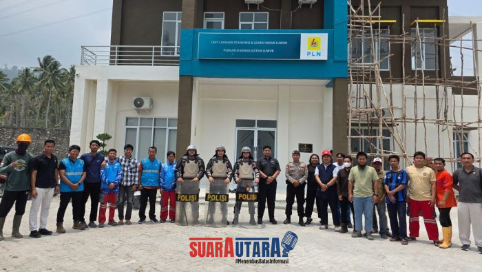 foto istimewa : Bersama para pekerja dan anggota polresta banggai