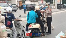 foto istimewa : Saat Anggota Satlantas Bagikan masker