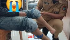 foto istimewa : Kadinsos Banggai Hariadi Bola.SH sedih dan bangga lihat kondisi Pria Disabilitas Dalam melawan keterbatasannya.