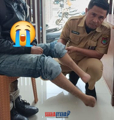 foto istimewa  : Kadinsos Banggai Hariadi Bola.SH sedih dan bangga lihat kondisi Pria Disabilitas Dalam melawan keterbatasannya.